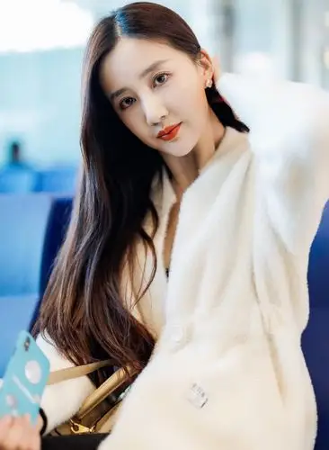 本期的主要内容就是和大家一起欣赏一下陈欣予的最欣赏搭配和一些写真