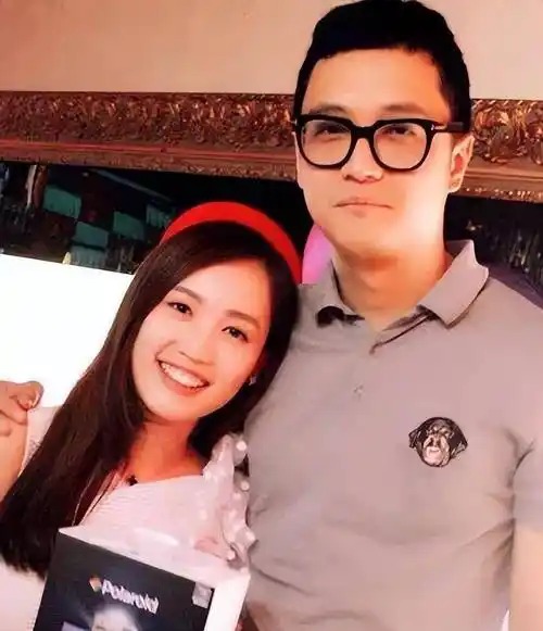 宋喆,出狱后首次露面,黑眼圈严重,面容憔悴不堪_修雨乐_张梓琳_成为了