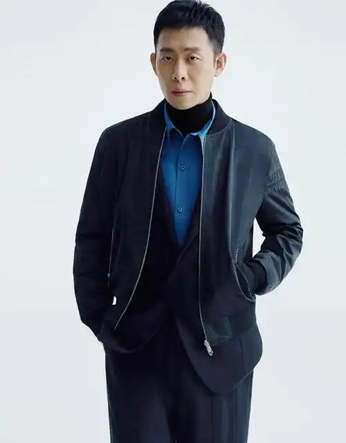 看了45岁张译的穿搭,我发现:中年男人"反油腻"比扮嫩更显气质