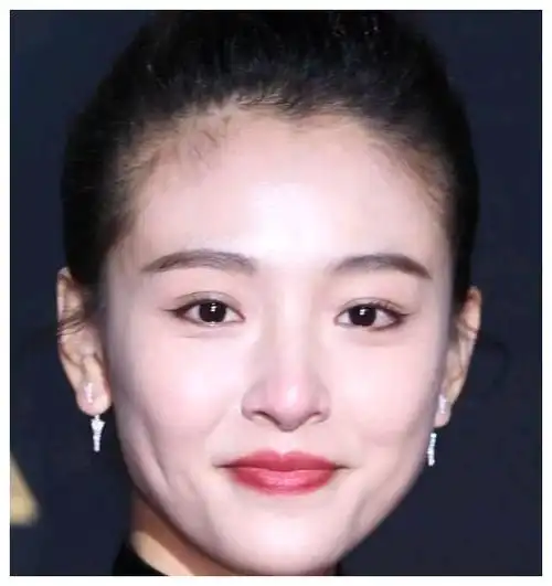 当红女星大头照迪丽热巴脸上凹凸最美的还是关晓彤