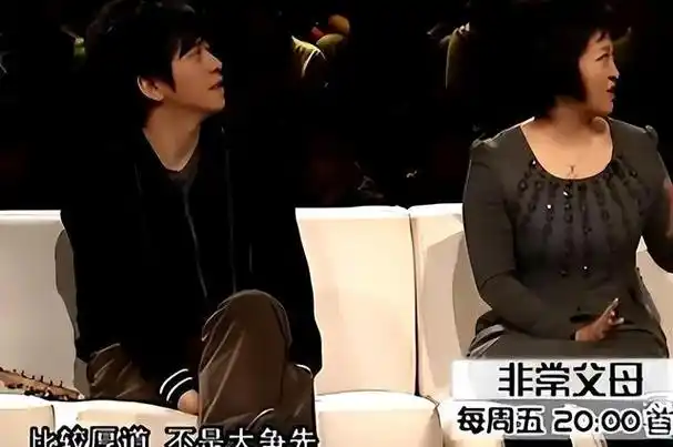 李健丁克18年44岁老婆正脸曝光长相甜美状态似少女