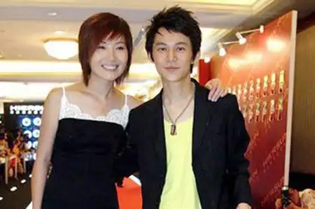 何炅的老婆照片,何炅个人资料,何炅与妻子王菁