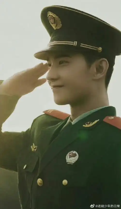 骨子里还是有军人情怀,这个敬礼好标准杨洋超话