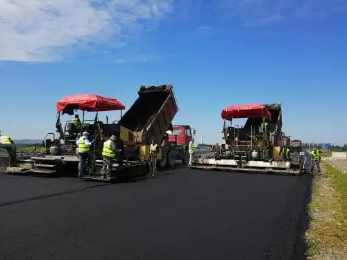 格鲁吉亚sg18公路项目加快路面沥青摊铺进度