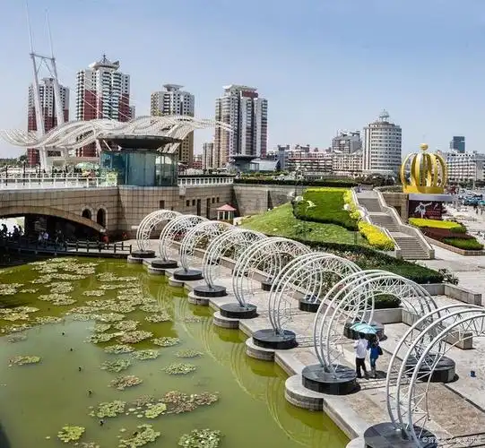 天津市滨海新区的开放式公园,濒临渤海,是塘沽区的主要旅游景点之一
