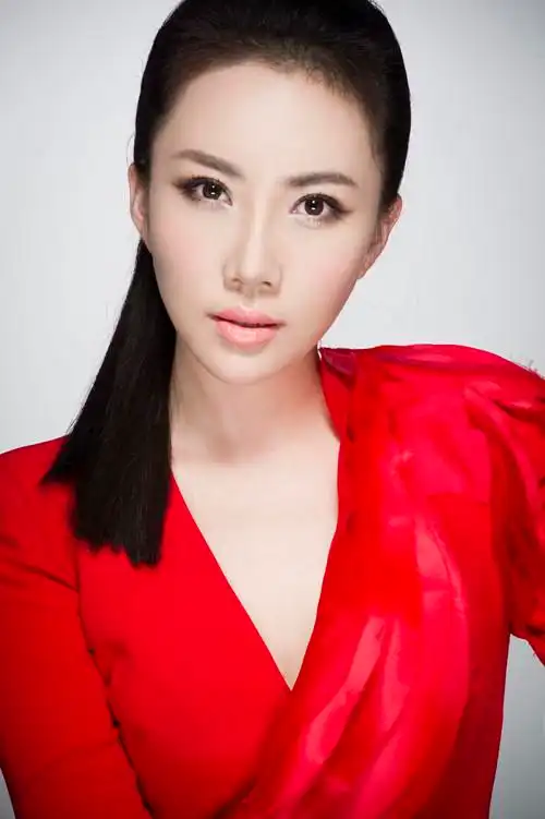 青年歌唱家丁晓红2013年夏季写真"红装系列"