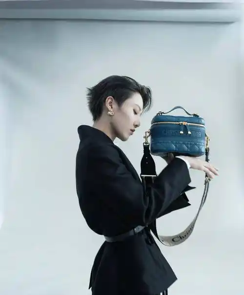 the9刘雨昕与陆柯燃:谁才是团内的帅气担当,谁的西装穿搭更好看