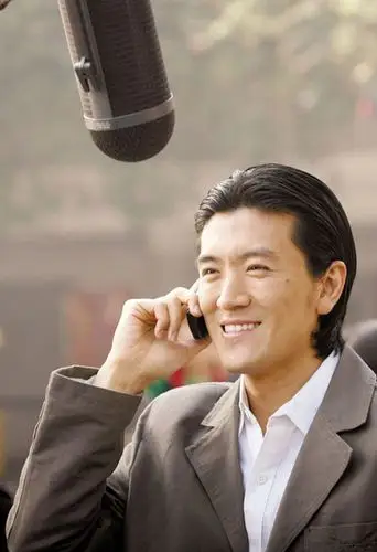 杨子携黄圣依佛山热拍《盗版爱情》(图)