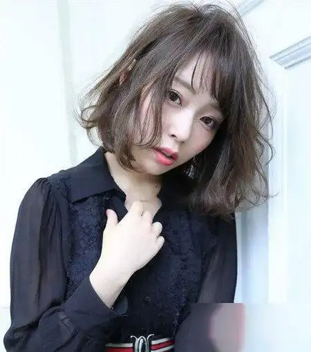 空气烫发型图片,时尚女生短发发型(15款充满空气感的