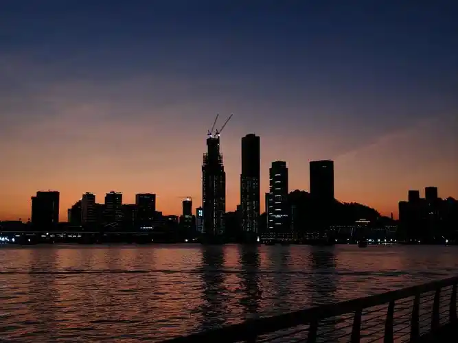 傍晚的港口美景真治愈