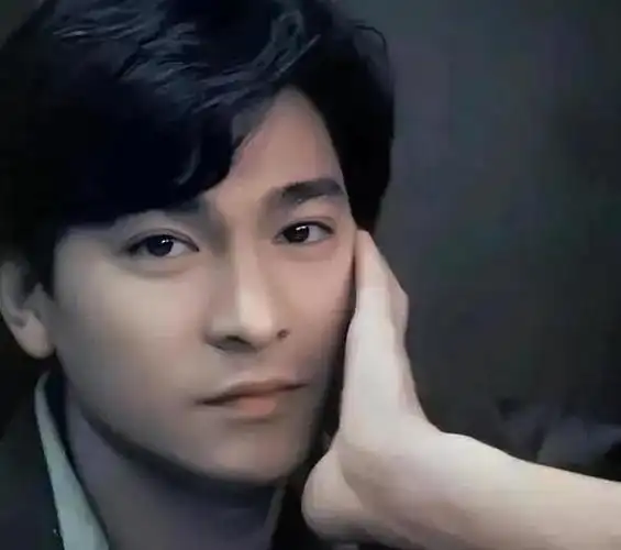 刘德华断崖式衰老满头白发啤酒肚显著网友泪目该退休了