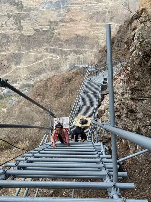 四川凉山"悬崖村"84户村民明起开始搬迁,原址将开发旅游
