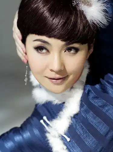 > 正文  新浪娱乐讯 近日,来自草原的淳真女声哈琳推出全新概念的蒙古