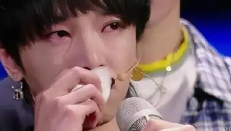 张碧晨当着华晨宇的面唱《花心》,撕心裂肺般的呐喊,唱哭观众