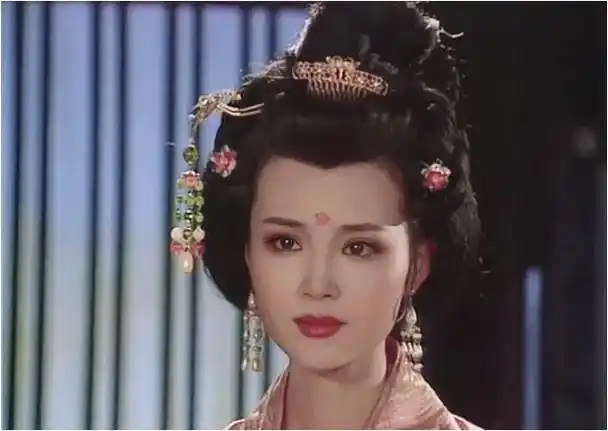 茹萍早婚留遗憾,34岁再婚获幸福,明星继子成骄傲!