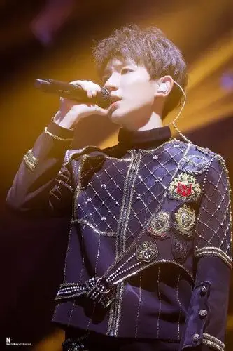 还记得王源话筒上的字妈