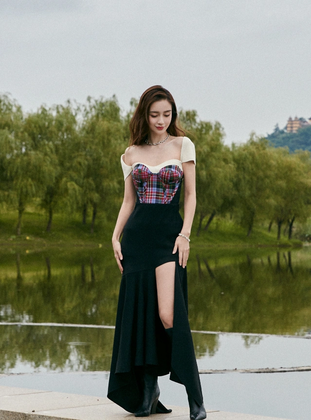 杨颖终于对天鹅裙下手了穿出s型不说这蝼蚁腰更是a爆了