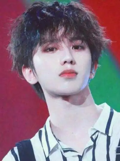 当时蔡徐坤的一段自我介绍视频发出来后,被无数网友嘲笑.