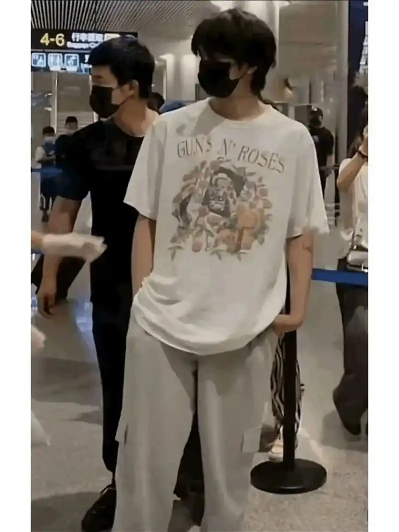 刘耀文壁纸来啦! 求图的私信我 不然照片发不出去