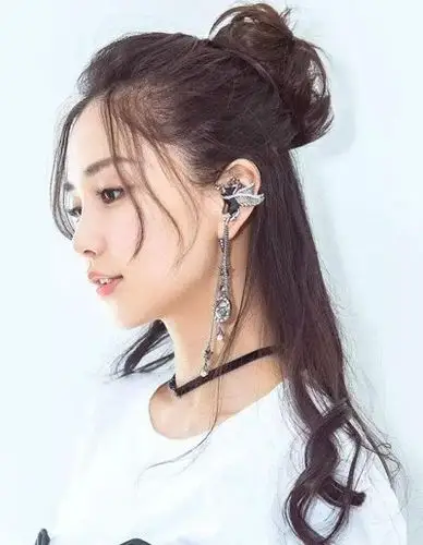 长发半丸子头扎法 什么脸型适合丸子头_发型师姐