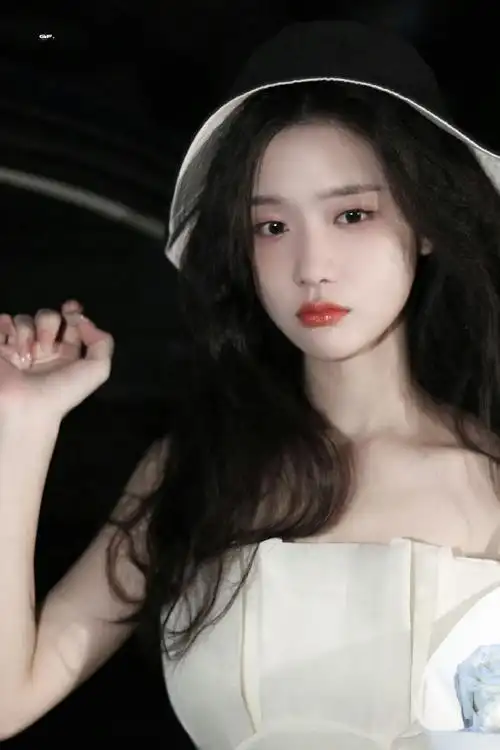 而且不是参加浪姐的陈意涵,是参加过创造101的陈意涵