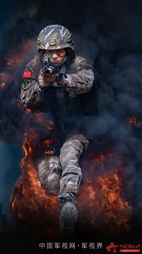 军视界酷带你直击武警特战队员穿越火线
