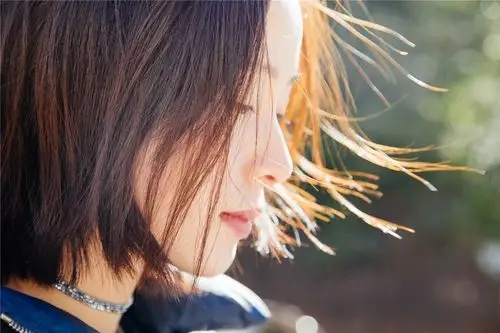 江一燕冬日清新写真曝光 山林间宛若氧气精灵