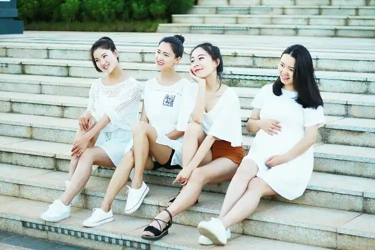 五人留念,有照为证