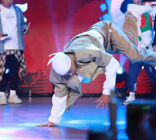 《街舞3》官宣最强地板舞大神,第一季被韩庚坑惨,千玺超羡慕!