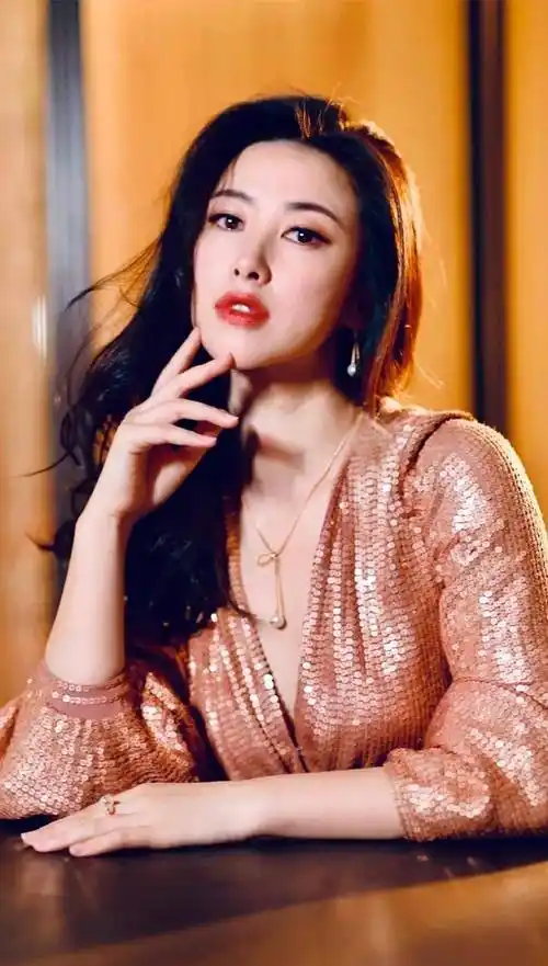 被称"人间富贵花"的5位女星,有人背靠家世,有人靠金主