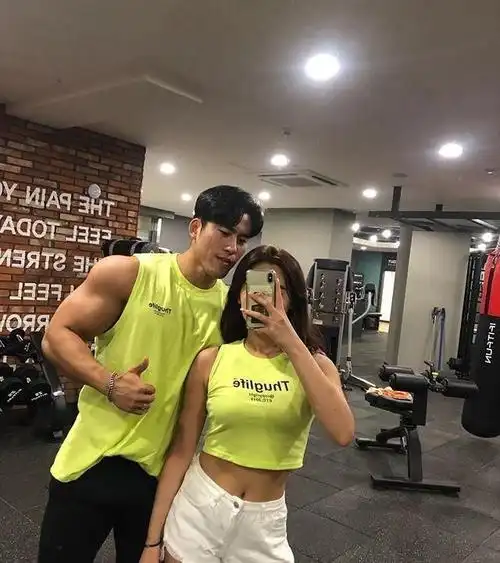 韩国高颜值健身情侣边fit边创业打造好身材的同时收获事业