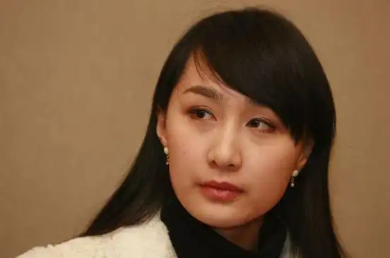 音老婆颜值不输当红女星,被问隐婚原因,雷佳音的回答太实在_翟熙飞