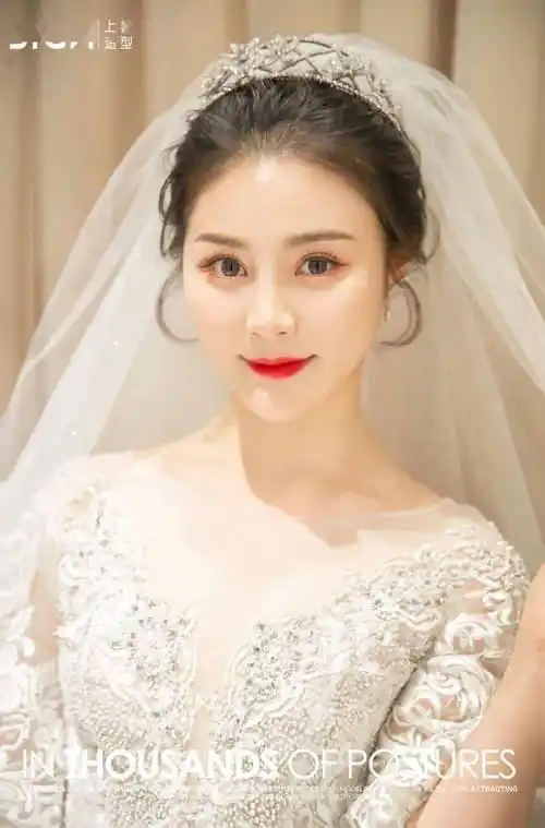 2021新娘发型越简单越好看