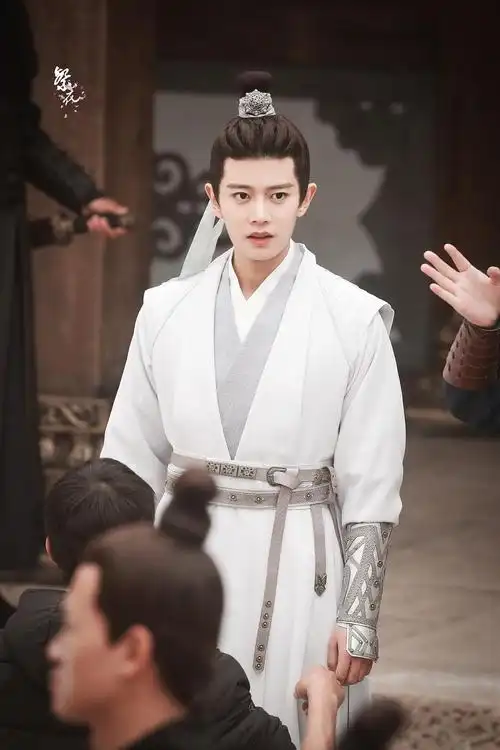 白鹿my #长安如故剧照##电视剧长安如故#一匹马,一壶酒,世上如王蛹父