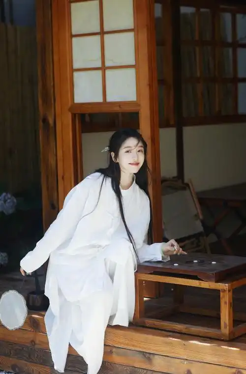 姜贞羽氛围感写真,唯一纯白的茉莉花,清纯又动人_高清图集_新浪网