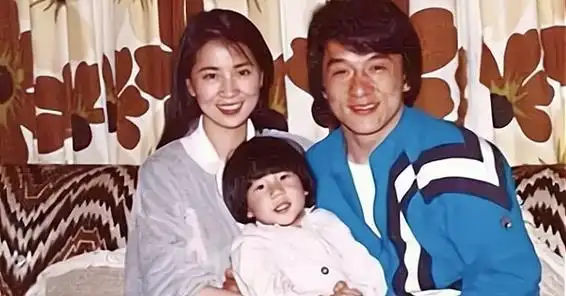 成龙被迫和林凤娇成婚,这只是给了虚假的名号,还让新欢怀了孕