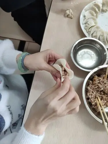 迎新春 贺新年 ——记北海分公司欢聚一堂包饺子活动