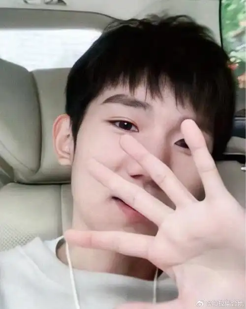 美出圈##王源#超甜的自拍三连 原来没见过系列