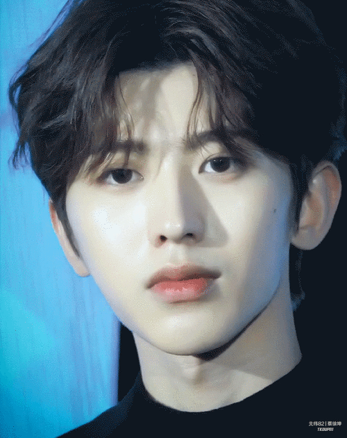 蔡徐坤马吉拉香氛身体护理代言人# cxk#原创音乐制作人蔡徐坤#   在