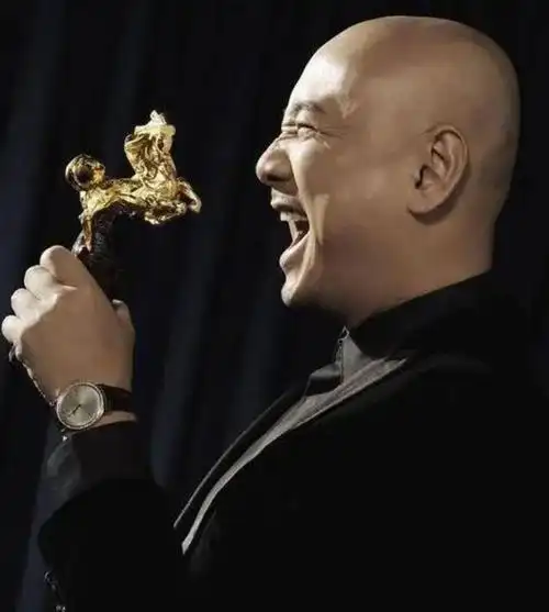 当徐峥有了头发韩红漂亮当初李宇春留起长发你能认出他们吗