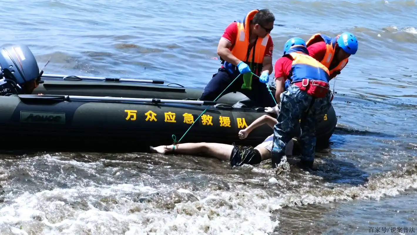 大连星海湾大桥下发现一年轻女子遗体 已被打捞上岸正寻找家属
