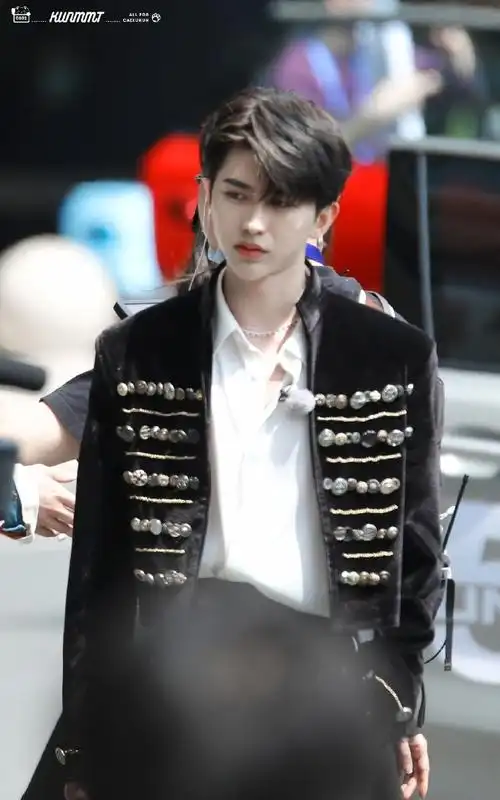 蔡徐坤宫廷风造型##奔跑吧蔡徐坤