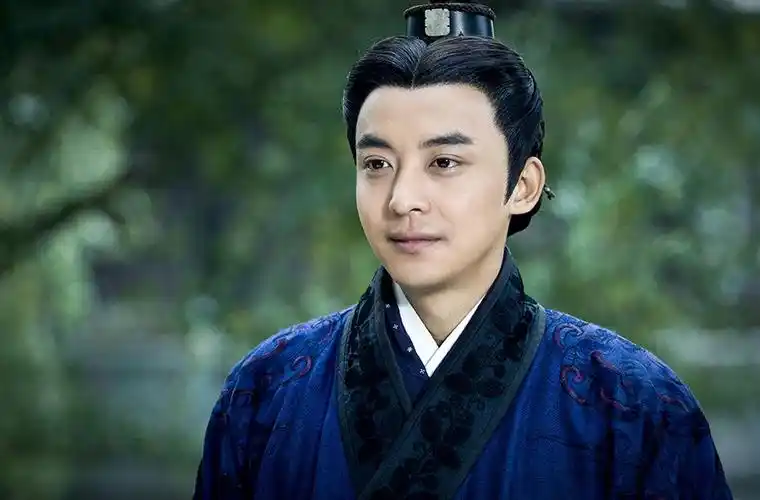 秀丽江山李佳航古装扮相儒雅俊朗