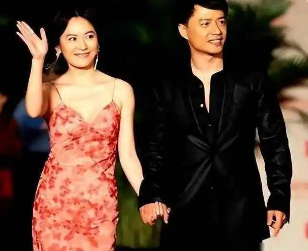 他追了9年才娶了妻,因为妻子怕疼做了12年丁克,余生只