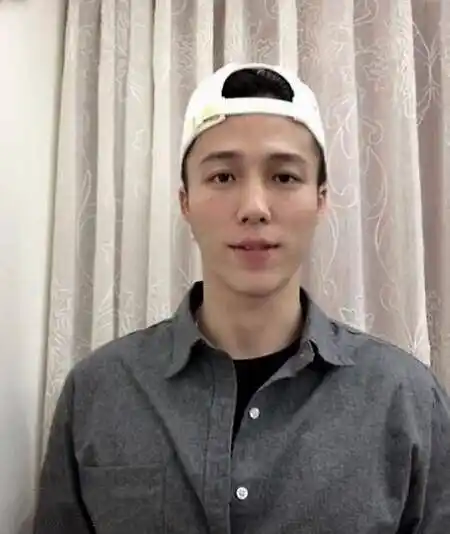 张庭继子近照曝光高大帅气继承父亲颜值逐梦娱乐圈不靠爹妈