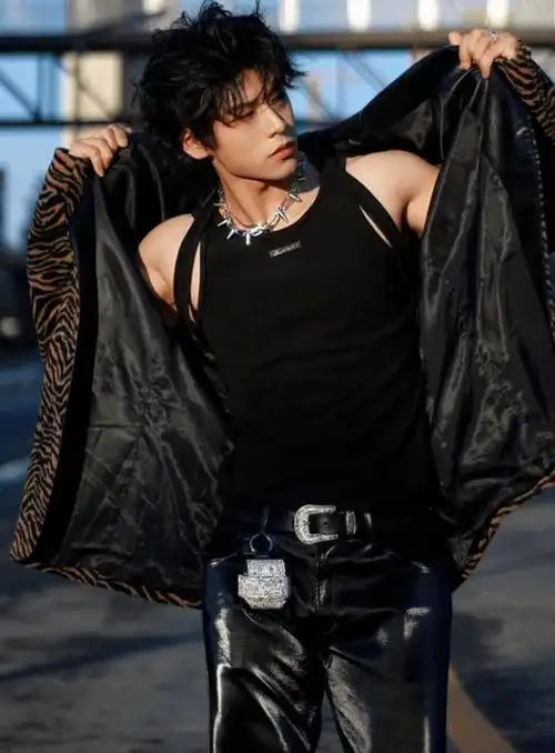 痞帅肌肉小帅哥@vincent xu 黑腹毛很性感_侵权_合作_洽谈