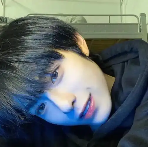 头像| 男生:为何我长得这么帅,但要掉头发?