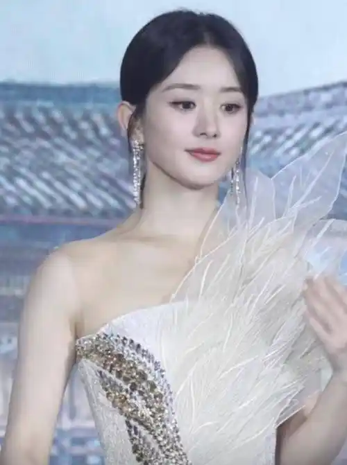 柳叶眉樱桃嘴生图女星还得看36岁赵丽颖珠圆玉润尽显东方美