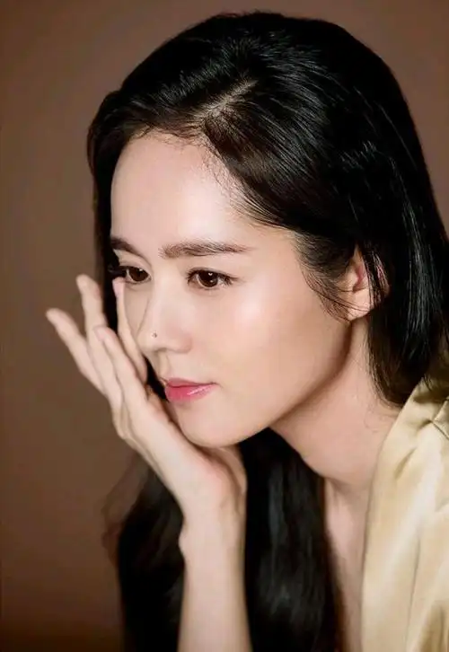 精美图集韩国俏鼻女王韩佳人