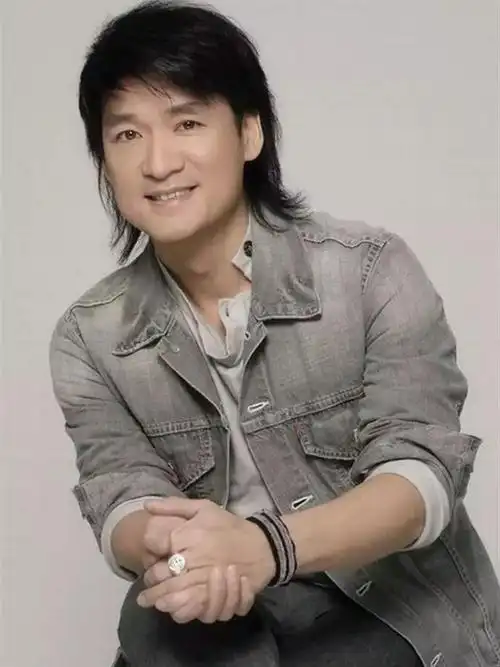 周华健(emil wakin chau),1960年12月22日出生于中国香港西营盘,祖籍